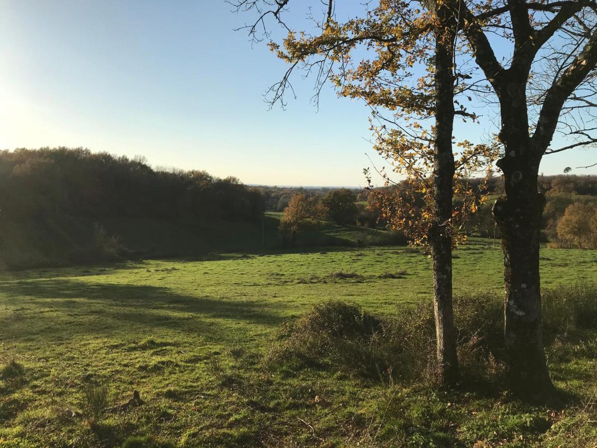 Gîte 5/6 personnes aux portes du Périgord Saint-Adjutory Esterno foto