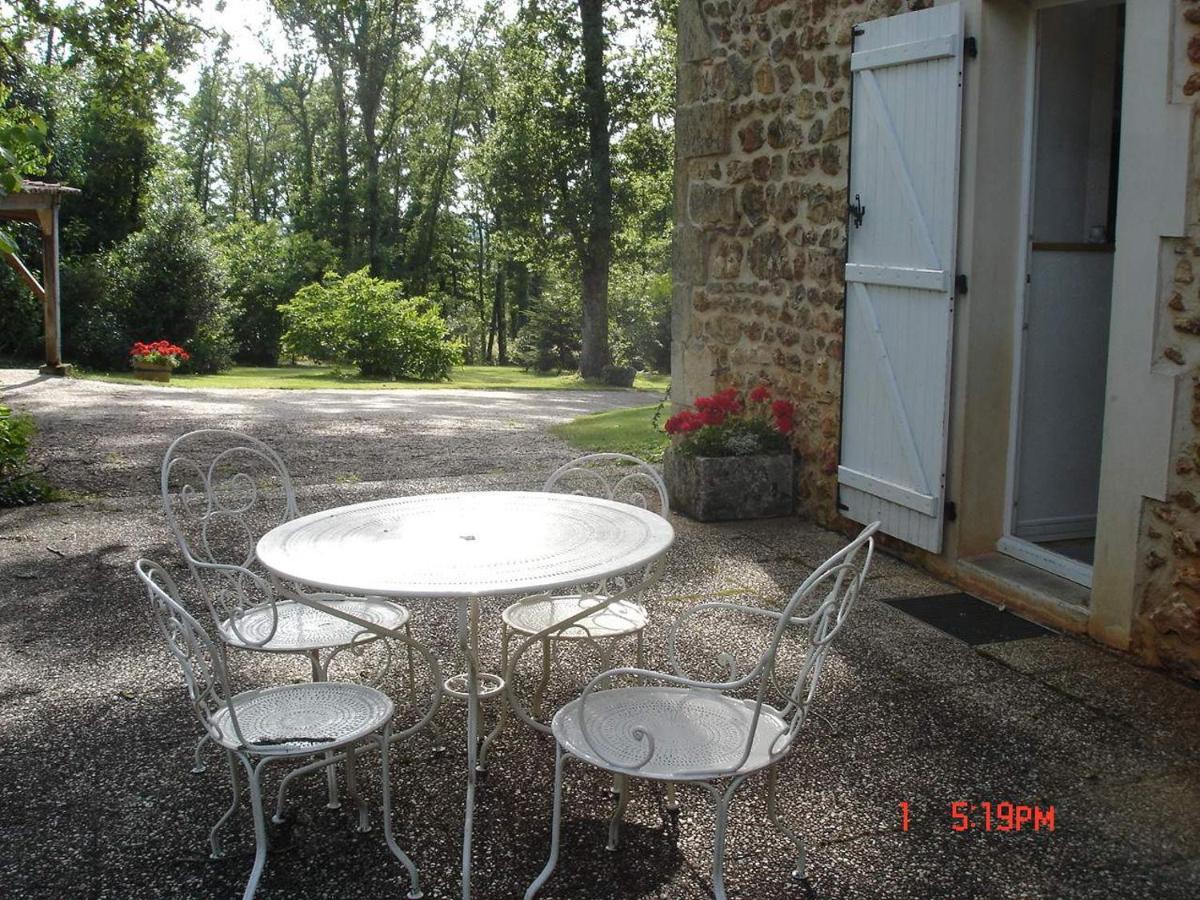 Gîte 5/6 personnes aux portes du Périgord Saint-Adjutory Esterno foto