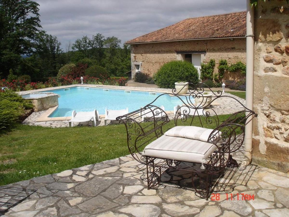 Gîte 5/6 personnes aux portes du Périgord Saint-Adjutory Esterno foto